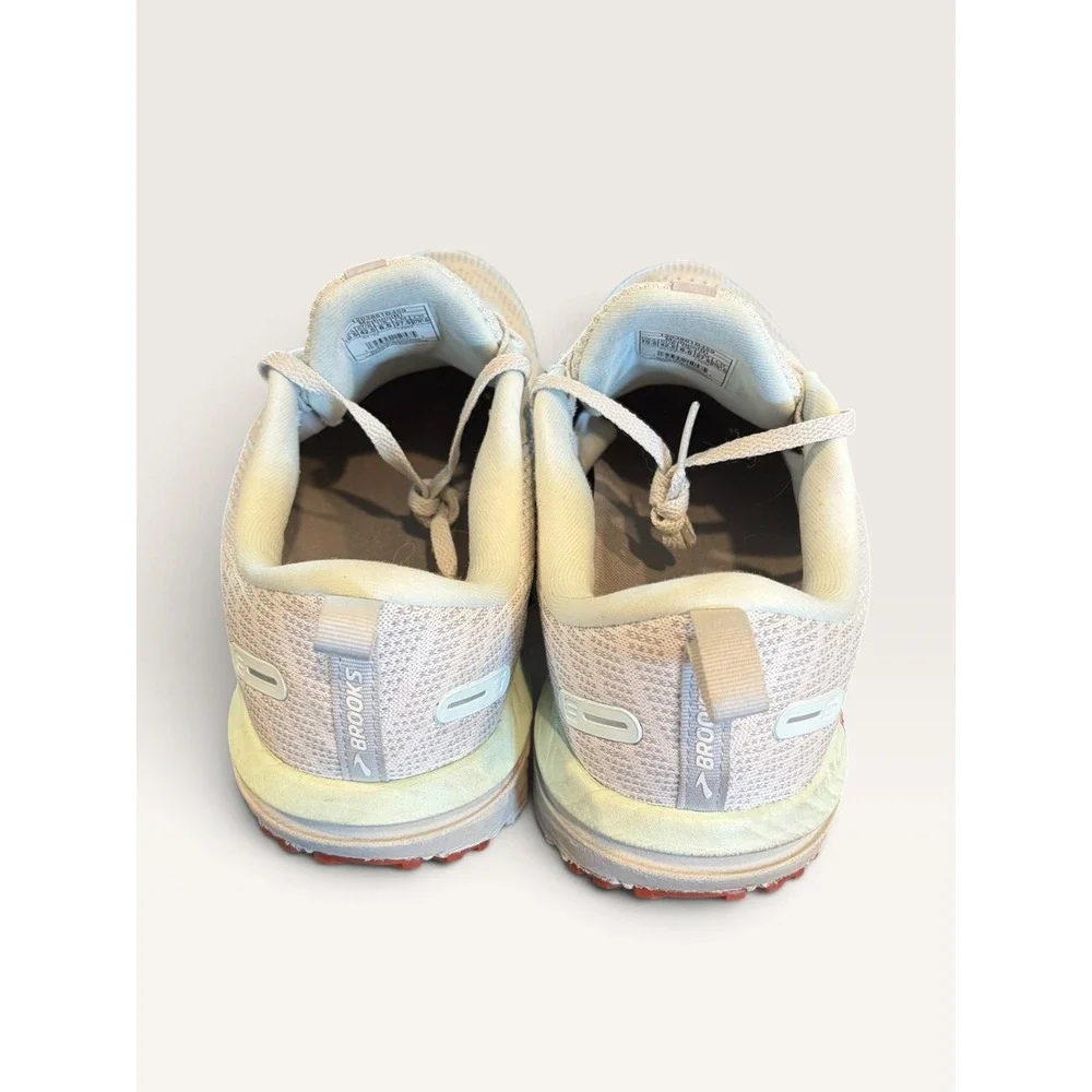 Brooks revel running